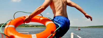 Как спасать утопающего?